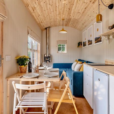 Enchanting Tiny House With Wood Burner And Hot Tub In Cairngorms Баллатер Экстерьер фото